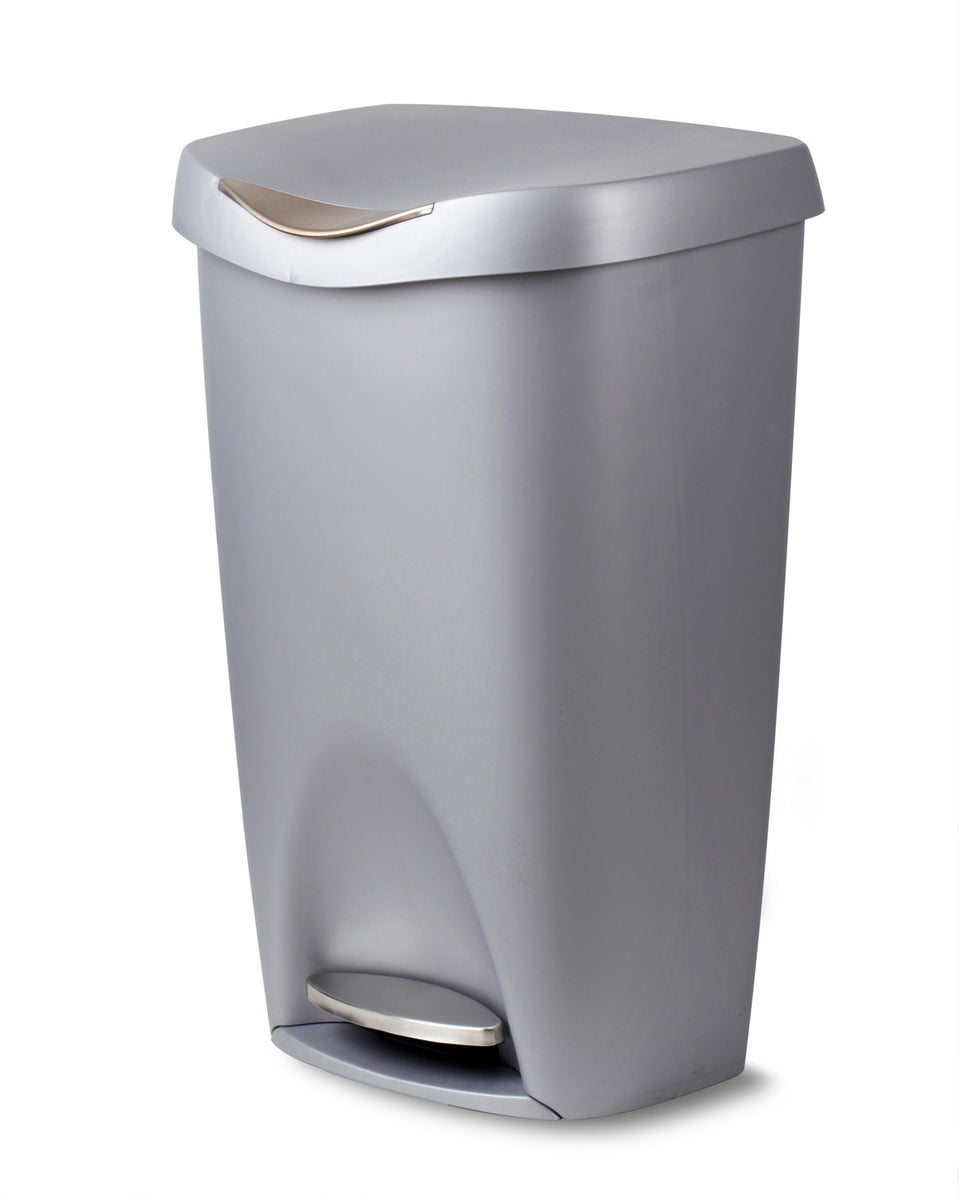 Hefty 13.5-Gallons White Plastic Kitchen Trash Can with Lid Indoor in the Trash  Cans department at